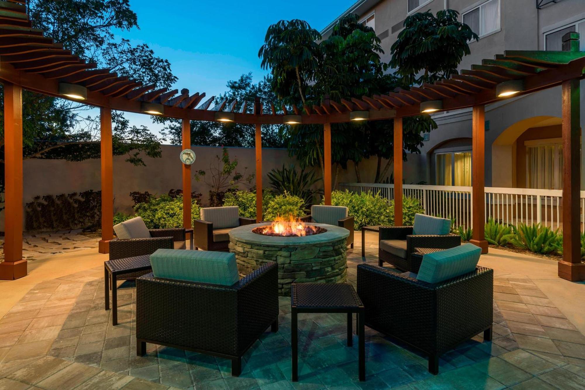 Courtyard Fort Myers At I-75 And Gulf Coast Town Center Estero Buitenkant foto